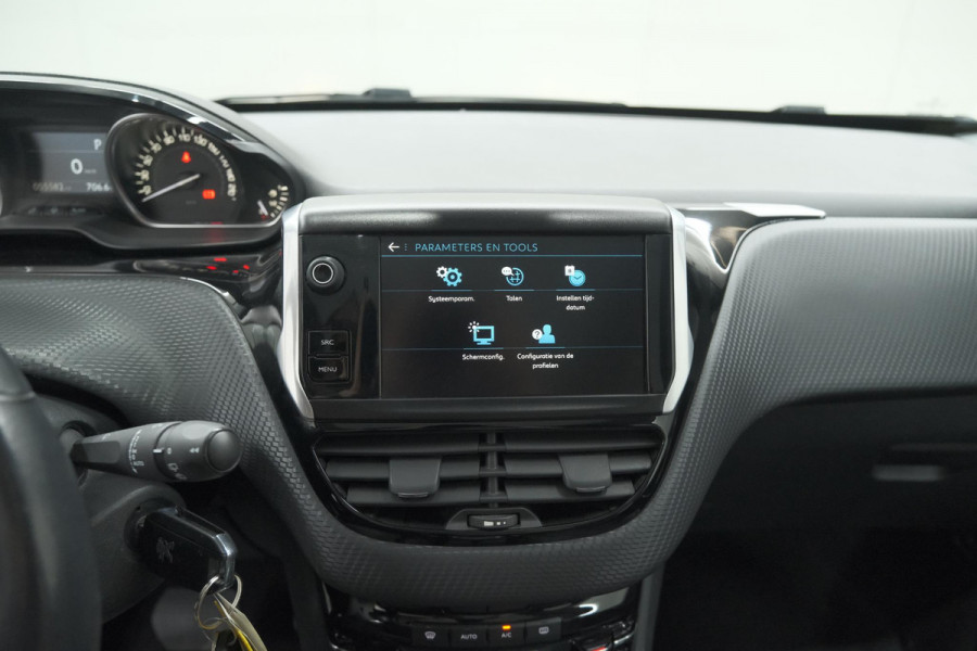 Peugeot 2008 PureTech 110 EAT6 Allure | Trekhaak | Camera | Panoramadak | Apple Carplay