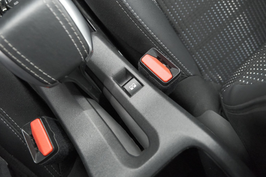 Peugeot 2008 PureTech 110 EAT6 Allure | Trekhaak | Camera | Panoramadak | Apple Carplay