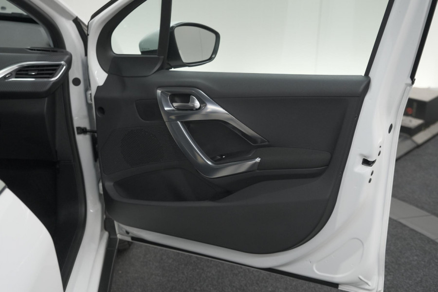 Peugeot 2008 PureTech 110 EAT6 Allure | Trekhaak | Camera | Panoramadak | Apple Carplay