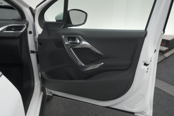 Peugeot 2008 PureTech 110 EAT6 Allure | Trekhaak | Camera | Panoramadak | Apple Carplay