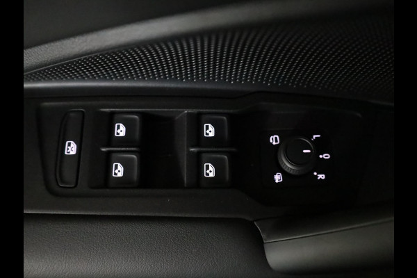 Volkswagen Tiguan 1.5 eTSI Life Edition 130 pk Automaat (DSG) | Verlengde garantie | Navigatie | Panoramadak | Elektr. trekhaak | Parkeersensoren (Park assist) | Achteruitrijcamera |