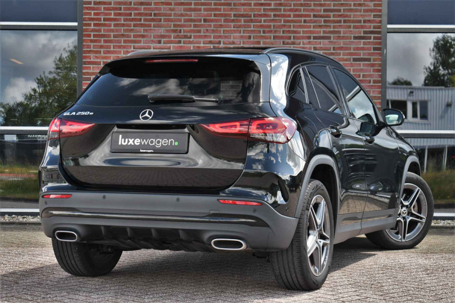 Mercedes-Benz GLA 250 e AMG Pano Night Camera