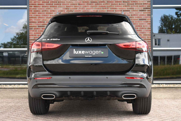 Mercedes-Benz GLA 250 e AMG Pano Night Camera