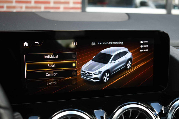 Mercedes-Benz GLA 250 e AMG Pano Night Camera