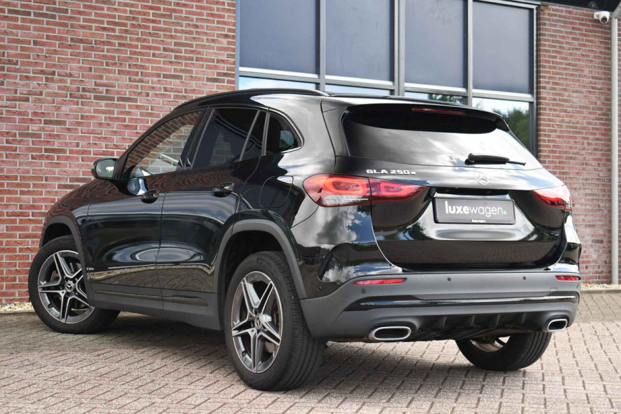 Mercedes-Benz GLA 250 e AMG Pano Night Camera