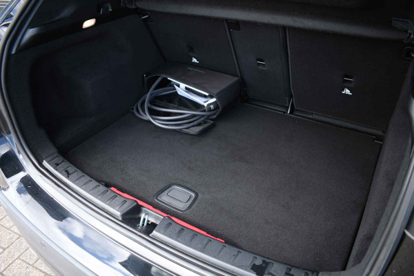 Mercedes-Benz GLA 250 e AMG Pano Night Camera