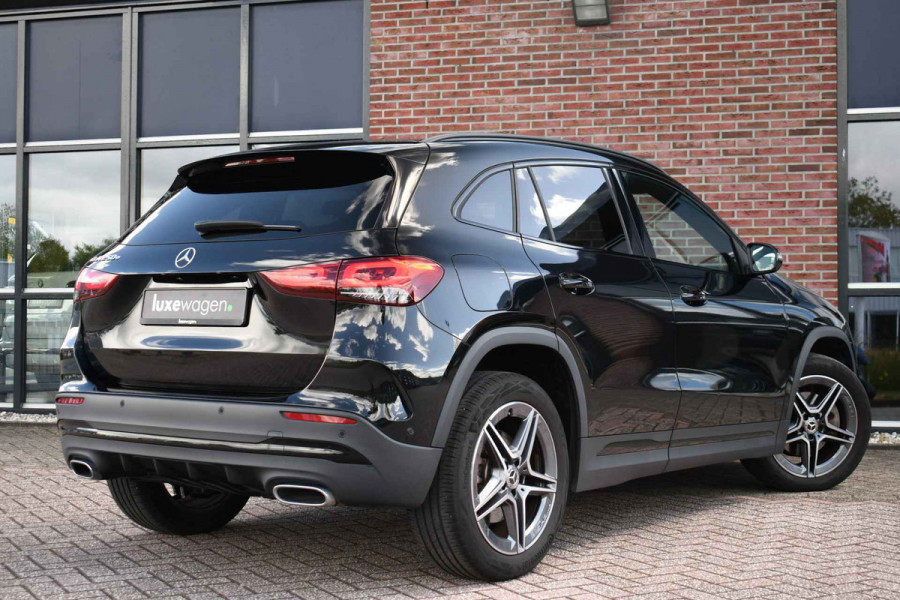 Mercedes-Benz GLA 250 e AMG Pano Night Camera