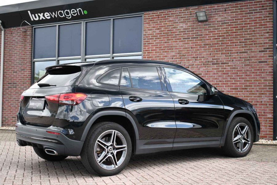 Mercedes-Benz GLA 250 e AMG Pano Night Camera
