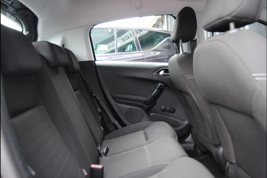 Peugeot 208 1.2 PureTech Active || Apple Carplay!