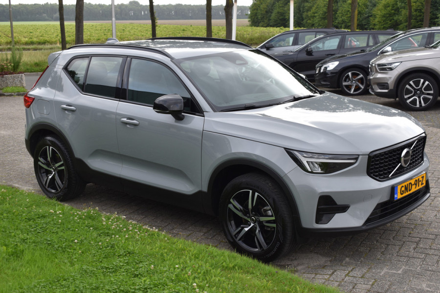 Volvo XC40 2.0 B4 Plus Dark Blis | ACC | Harman&Kardon | keyless |Park Assist | Verwarmbare voorruit  | Trekhaak