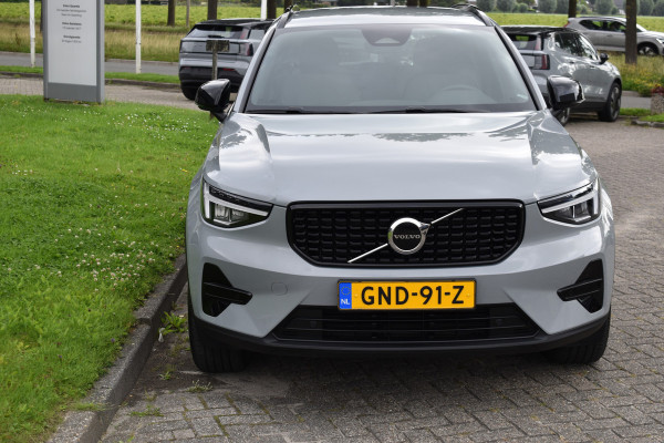Volvo XC40 2.0 B4 Plus Dark Blis | ACC | Harman&Kardon | keyless |Park Assist | Verwarmbare voorruit  | Trekhaak