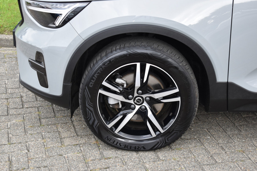 Volvo XC40 2.0 B4 Plus Dark Blis | ACC | Harman&Kardon | keyless |Park Assist | Verwarmbare voorruit  | Trekhaak