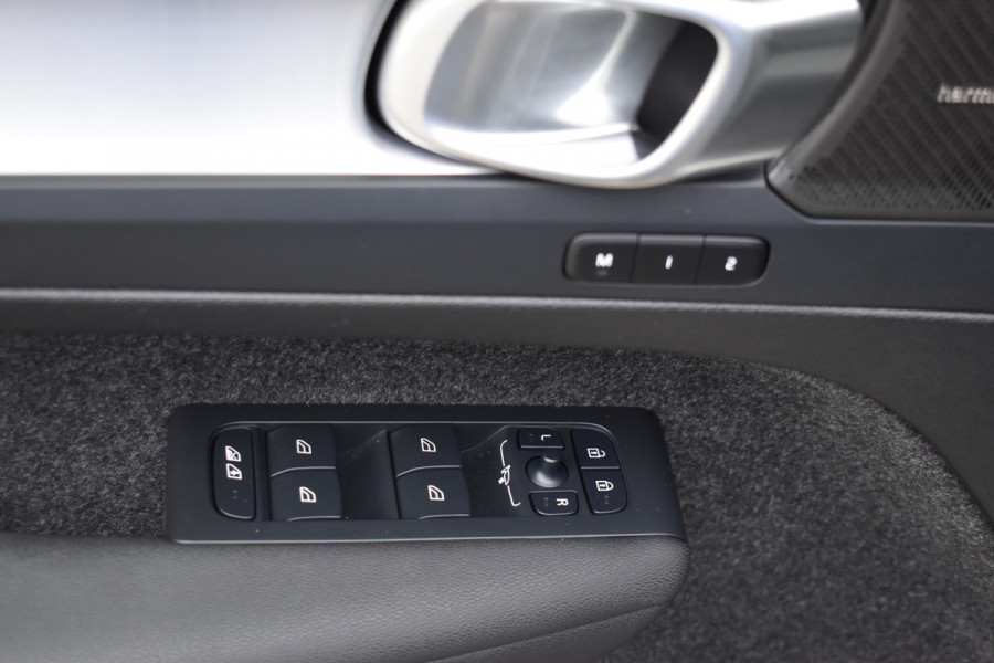 Volvo XC40 2.0 B4 Plus Dark Blis | ACC | Harman&Kardon | keyless |Park Assist | Verwarmbare voorruit  | Trekhaak