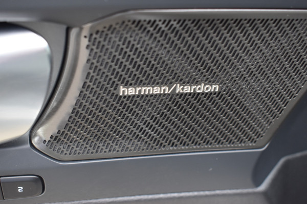 Volvo XC40 2.0 B4 Plus Dark Blis | ACC | Harman&Kardon | keyless |Park Assist | Verwarmbare voorruit  | Trekhaak