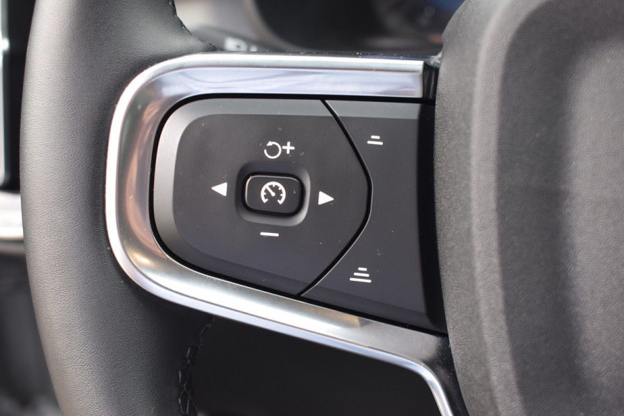 Volvo XC40 2.0 B4 Plus Dark Blis | ACC | Harman&Kardon | keyless |Park Assist | Verwarmbare voorruit  | Trekhaak