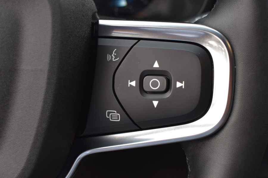 Volvo XC40 2.0 B4 Plus Dark Blis | ACC | Harman&Kardon | keyless |Park Assist | Verwarmbare voorruit  | Trekhaak