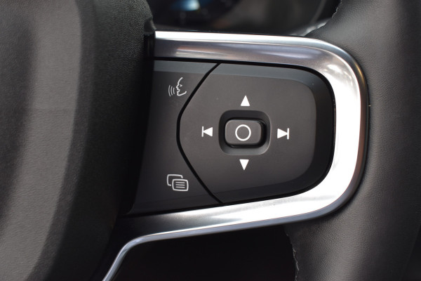 Volvo XC40 2.0 B4 Plus Dark Blis | ACC | Harman&Kardon | keyless |Park Assist | Verwarmbare voorruit  | Trekhaak