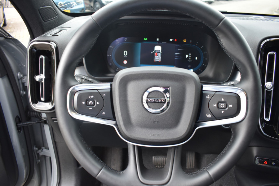 Volvo XC40 2.0 B4 Plus Dark Blis | ACC | Harman&Kardon | keyless |Park Assist | Verwarmbare voorruit  | Trekhaak