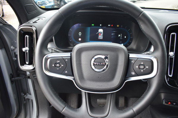 Volvo XC40 2.0 B4 Plus Dark Blis | ACC | Harman&Kardon | keyless |Park Assist | Verwarmbare voorruit  | Trekhaak