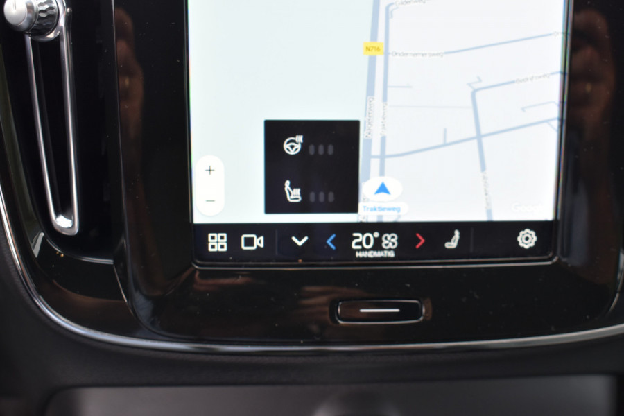 Volvo XC40 2.0 B4 Plus Dark Blis | ACC | Harman&Kardon | keyless |Park Assist | Verwarmbare voorruit  | Trekhaak