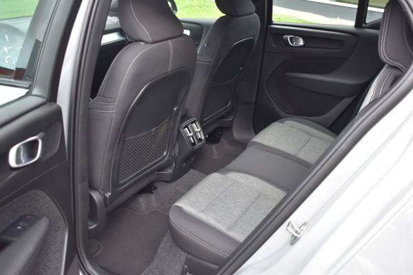 Volvo XC40 2.0 B4 Plus Dark Blis | ACC | Harman&Kardon | keyless |Park Assist | Verwarmbare voorruit  | Trekhaak