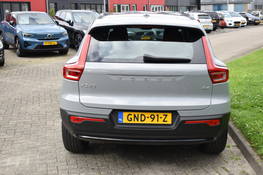Volvo XC40 2.0 B4 Plus Dark Blis | ACC | Harman&Kardon | keyless |Park Assist | Verwarmbare voorruit  | Trekhaak