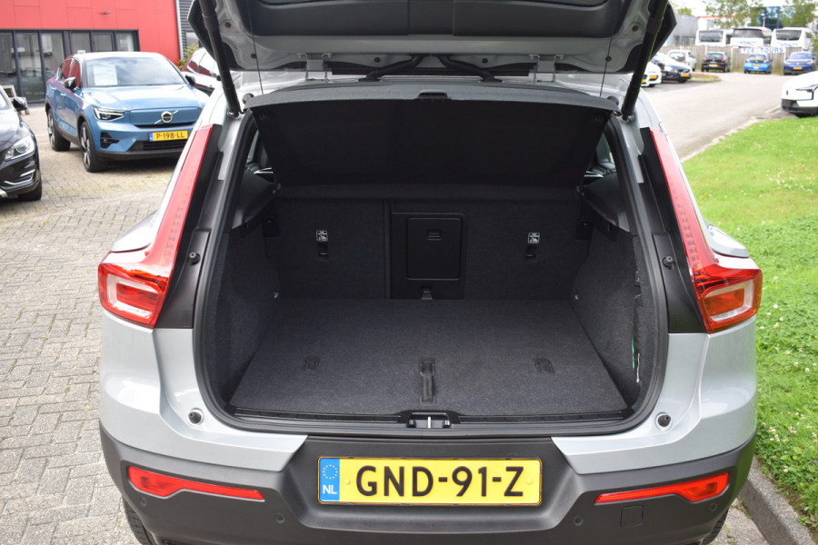 Volvo XC40 2.0 B4 Plus Dark Blis | ACC | Harman&Kardon | keyless |Park Assist | Verwarmbare voorruit  | Trekhaak