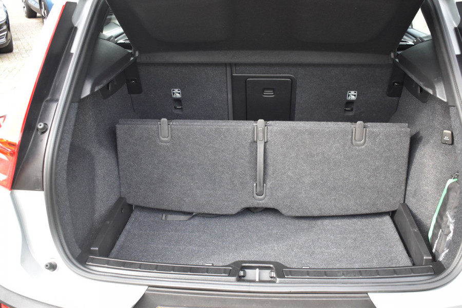 Volvo XC40 2.0 B4 Plus Dark Blis | ACC | Harman&Kardon | keyless |Park Assist | Verwarmbare voorruit  | Trekhaak