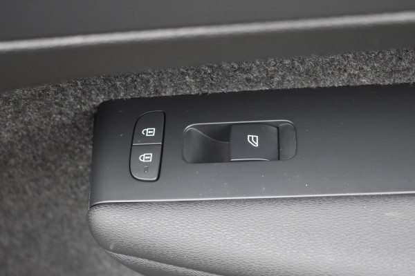 Volvo XC40 2.0 B4 Plus Dark Blis | ACC | Harman&Kardon | keyless |Park Assist | Verwarmbare voorruit  | Trekhaak