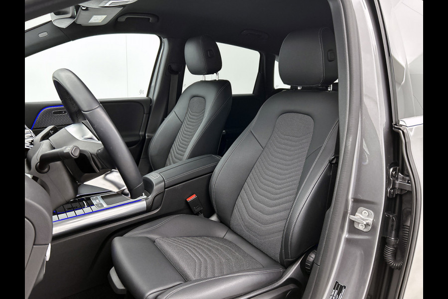 Mercedes-Benz B-Klasse 180 Star Edition Luxury Line | Achteruitrijcamera | Sfeerverlichting | Stoelverwarming |Trekhaak | Keyless Entry | Inclusief 24 maanden MB Certified garantie voor Europa.