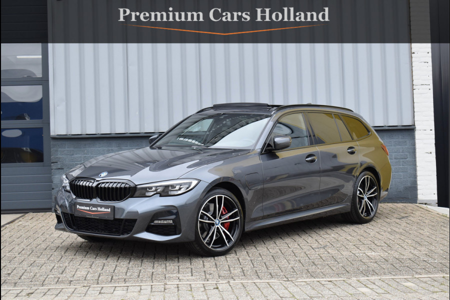BMW 3 Serie Touring 330e xDrive M-Sport 292 Pk Pano Navi Live Shadow Line Vol Leder 19 Inch
