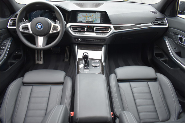 BMW 3 Serie Touring 330e xDrive M-Sport 292 Pk Pano Navi Live Shadow Line Vol Leder 19 Inch