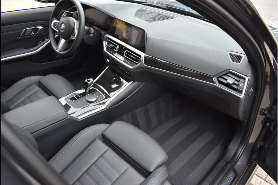 BMW 3 Serie Touring 330e xDrive M-Sport 292 Pk Pano Navi Live Shadow Line Vol Leder 19 Inch
