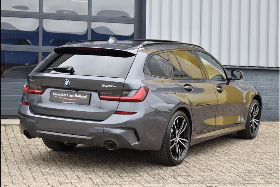 BMW 3 Serie Touring 330e xDrive M-Sport 292 Pk Pano Navi Live Shadow Line Vol Leder 19 Inch