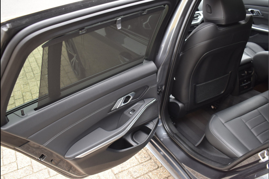 BMW 3 Serie Touring 330e xDrive M-Sport 292 Pk Pano Navi Live Shadow Line Vol Leder 19 Inch