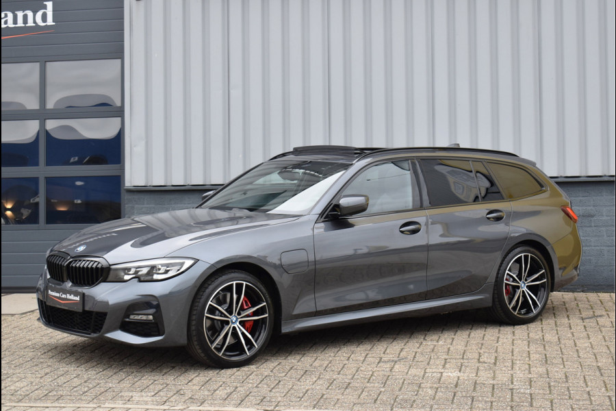 BMW 3 Serie Touring 330e xDrive M-Sport 292 Pk Pano Navi Live Shadow Line Vol Leder 19 Inch