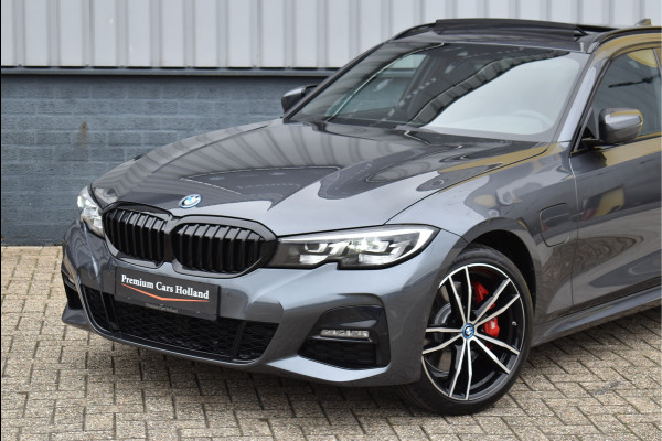 BMW 3 Serie Touring 330e xDrive M-Sport 292 Pk Pano Navi Live Shadow Line Vol Leder 19 Inch