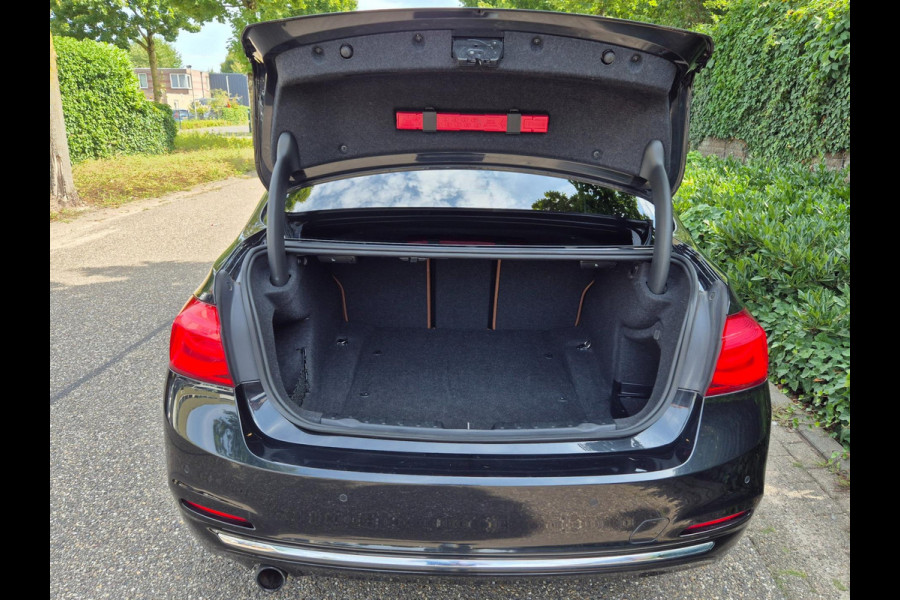 BMW 3-serie F30 Apple CarPlay Sport Interieur NBT Evo GR Navi LCI High Executive PDC Dodehoek waarschwing