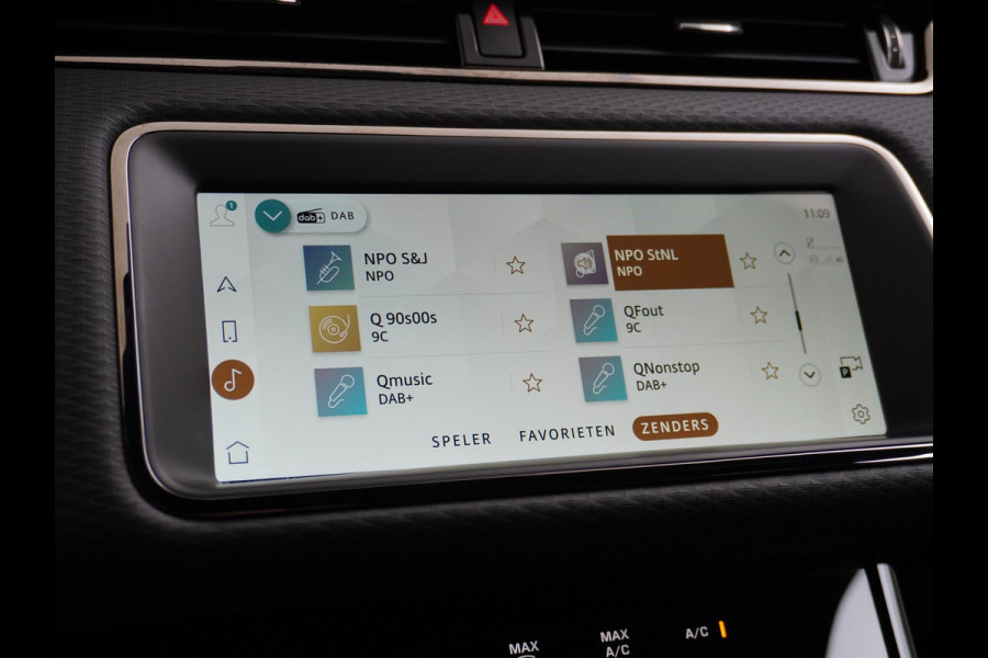 Land Rover Range Rover Evoque 1.5 P300e AWD R-Dynamic S CAMERA | ELEK. STOEL | RIJKLAAR INCL. 12 MND. BOVAGGARANTIE