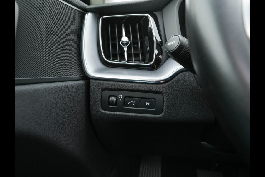 Volvo XC60 2.0 T6 Plug-in Hybrid AWD Inscription Expression (INCL-BTW)  AUT. *PANO | LUXURY-LEATHER | FULL-LED | HEATED-SPORTSEATS | NAVI-FULLMAP | CAMERA | PDC | ADAPT.CRUISE | CARPLAY | DIGI-COCKPIT | BLIS | SIPS | KEYLESS | 18"ALU*