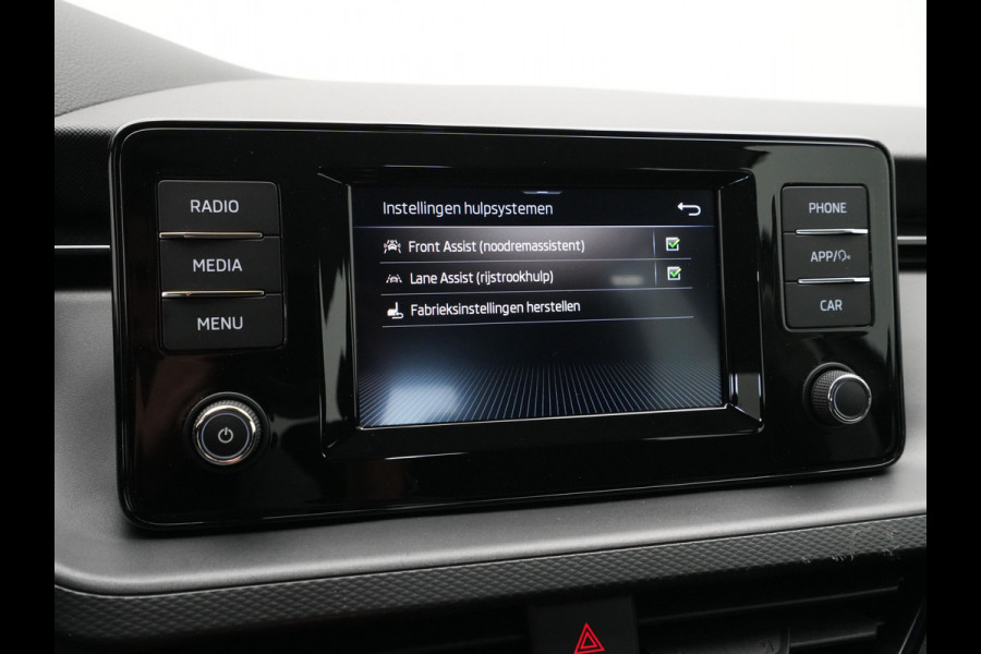 Škoda SCALA 1.0 TSI 115pk Ambition Navi via App Lane assist Cruise Front Assist 284