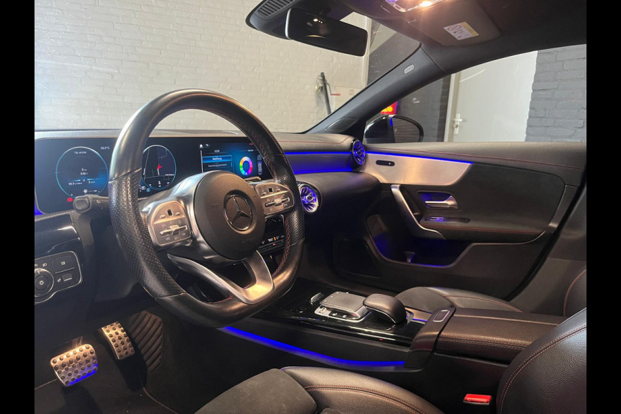 Mercedes-Benz CLA-Klasse 180 AMG SFEER / BURMESTER / STOELVERWARMING / DEALER ONDERHOUDEN / CAMERA