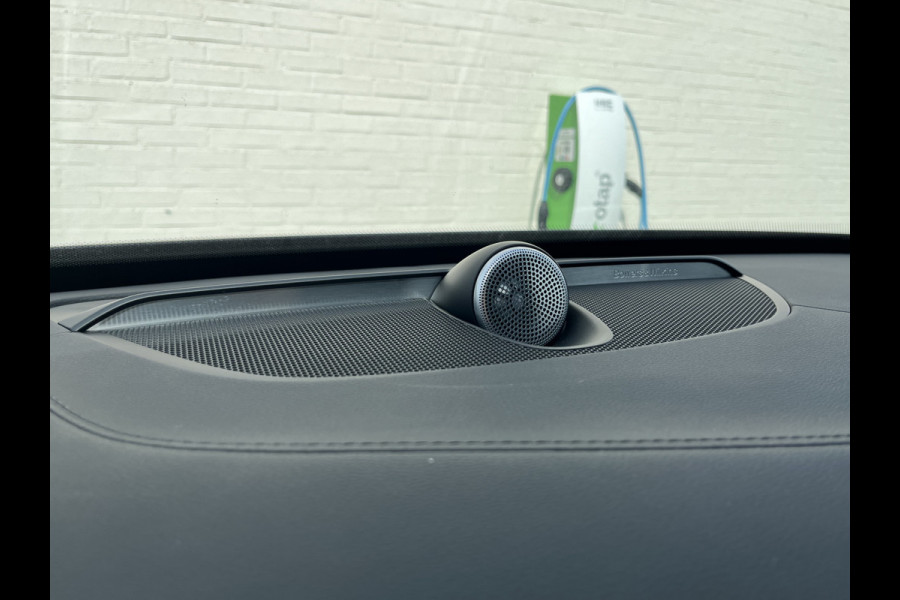 Volvo XC90 2.0 T8 Recharge AWD Plus Dark | Luchtvering | Panorama dak | Stoelverkoeling | Bowers&Wilkins | Zwenkbare trekhaak |