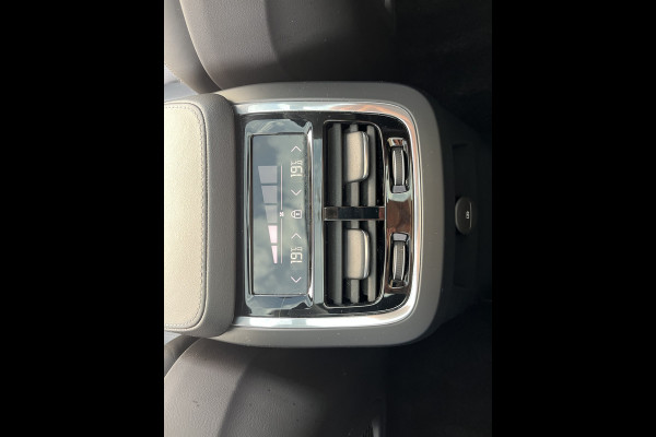 Volvo XC90 2.0 T8 Recharge AWD Plus Dark | Luchtvering | Panorama dak | Stoelverkoeling | Bowers&Wilkins | Zwenkbare trekhaak |