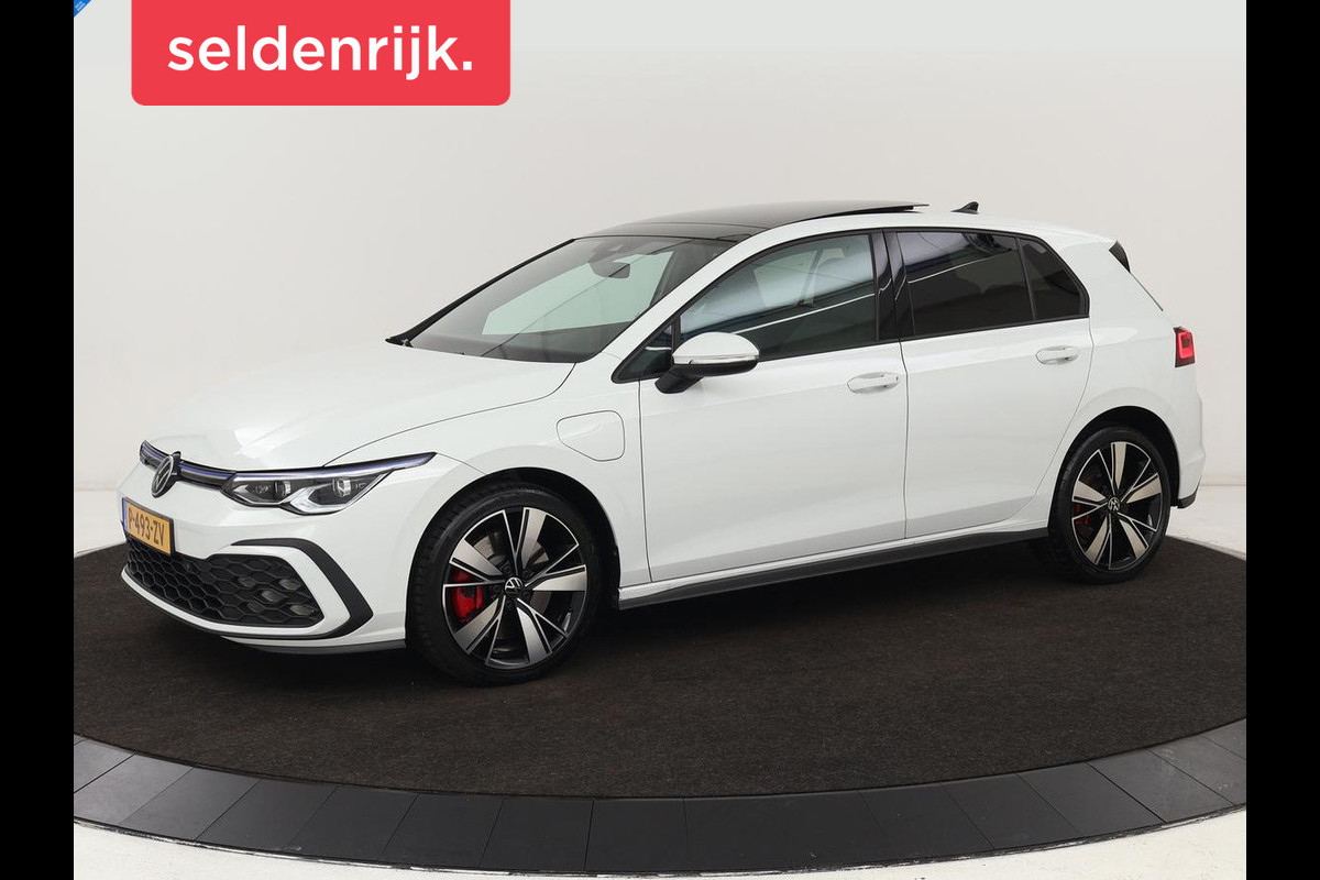 Volkswagen Golf 1.4 eHybrid GTE | Panoramadak | Stoel & stuurverwarming | Trekhaak | Adaptive cruise | Sfeerverlichting | LED Plus | Carplay | Sportstoelen | Navigatie | PHEV | Plug In