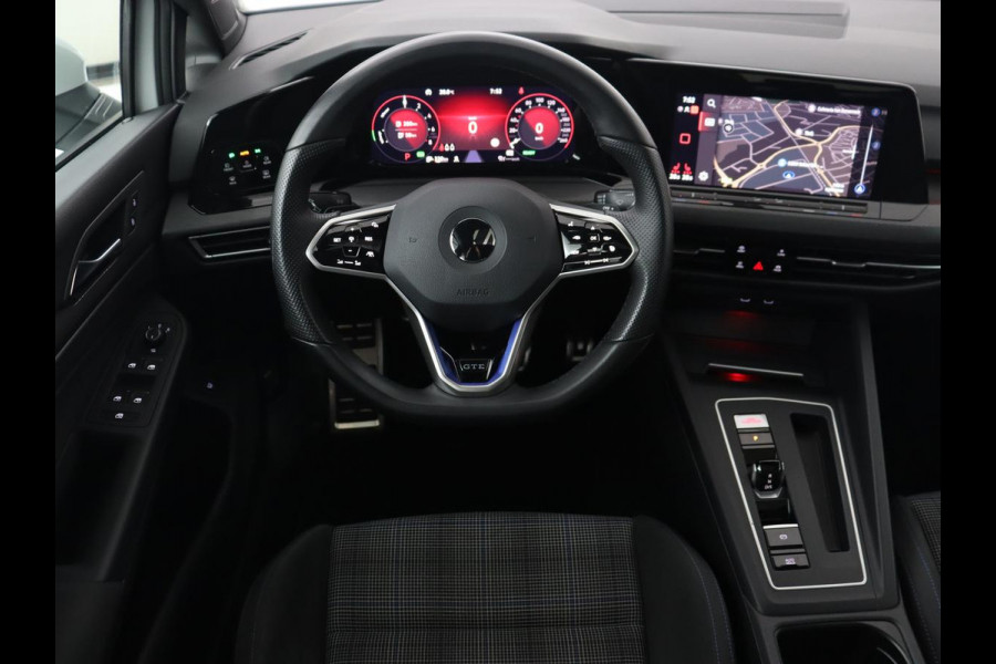 Volkswagen Golf 1.4 eHybrid GTE | Panoramadak | Stoel & stuurverwarming | Trekhaak | Adaptive cruise | Sfeerverlichting | LED Plus | Carplay | Sportstoelen | Navigatie | PHEV | Plug In