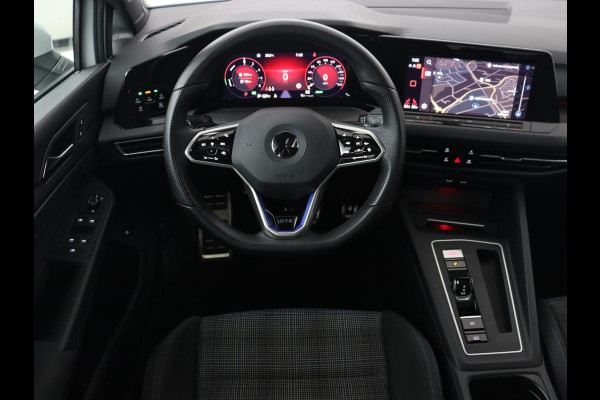 Volkswagen Golf 1.4 eHybrid GTE | Panoramadak | Stoel & stuurverwarming | Trekhaak | Adaptive cruise | Sfeerverlichting | LED Plus | Carplay | Sportstoelen | Navigatie | PHEV | Plug In