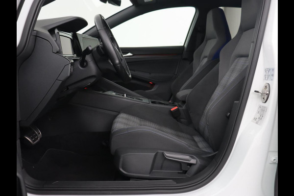 Volkswagen Golf 1.4 eHybrid GTE | Panoramadak | Stoel & stuurverwarming | Trekhaak | Adaptive cruise | Sfeerverlichting | LED Plus | Carplay | Sportstoelen | Navigatie | PHEV | Plug In
