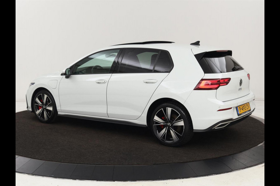 Volkswagen Golf 1.4 eHybrid GTE | Panoramadak | Stoel & stuurverwarming | Trekhaak | Adaptive cruise | Sfeerverlichting | LED Plus | Carplay | Sportstoelen | Navigatie | PHEV | Plug In