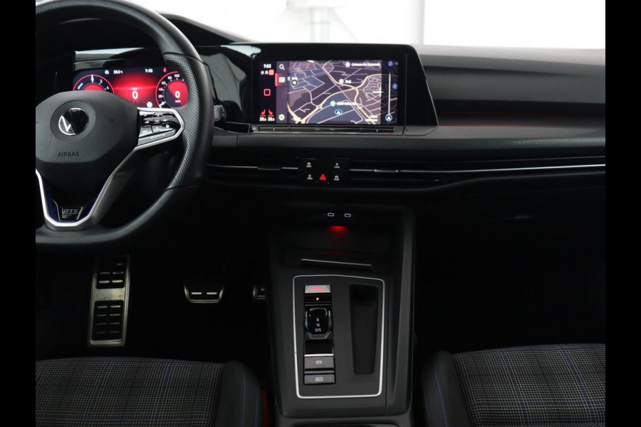 Volkswagen Golf 1.4 eHybrid GTE | Panoramadak | Stoel & stuurverwarming | Trekhaak | Adaptive cruise | Sfeerverlichting | LED Plus | Carplay | Sportstoelen | Navigatie | PHEV | Plug In